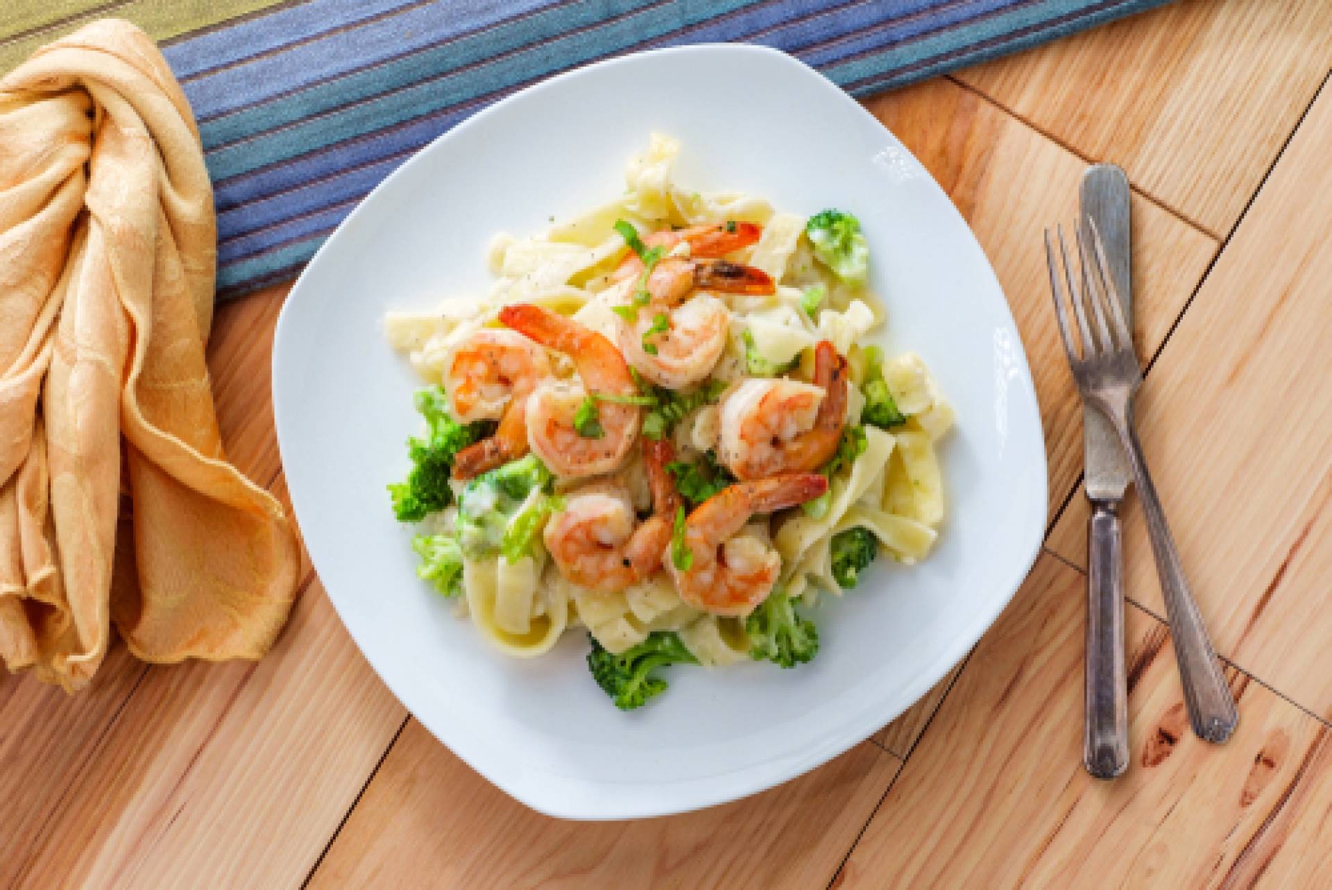 Alfredo Pasta with Shrimp and Broccoli Alfredo Pasta with Shrimp and Broccoli